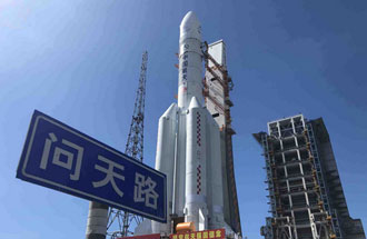 7月23日，中國(guó)火星車搭乘長(zhǎng)征五號(hào)遙四運(yùn)載火箭飛往火星，探尋火星的奧秘